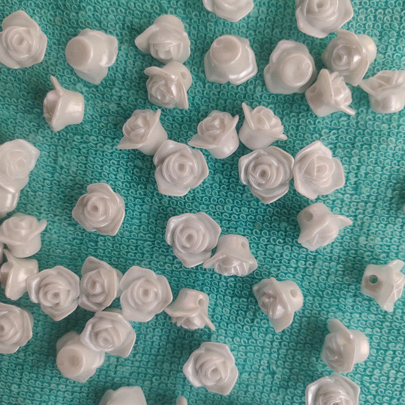 White Roses Pack of 25