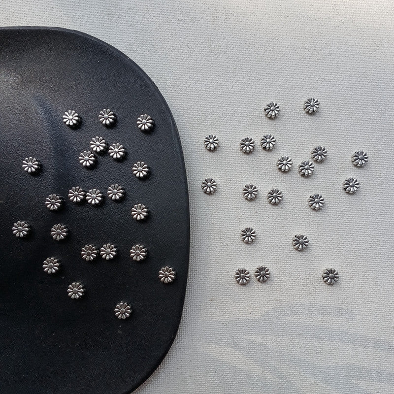 Daisy Silver Bead