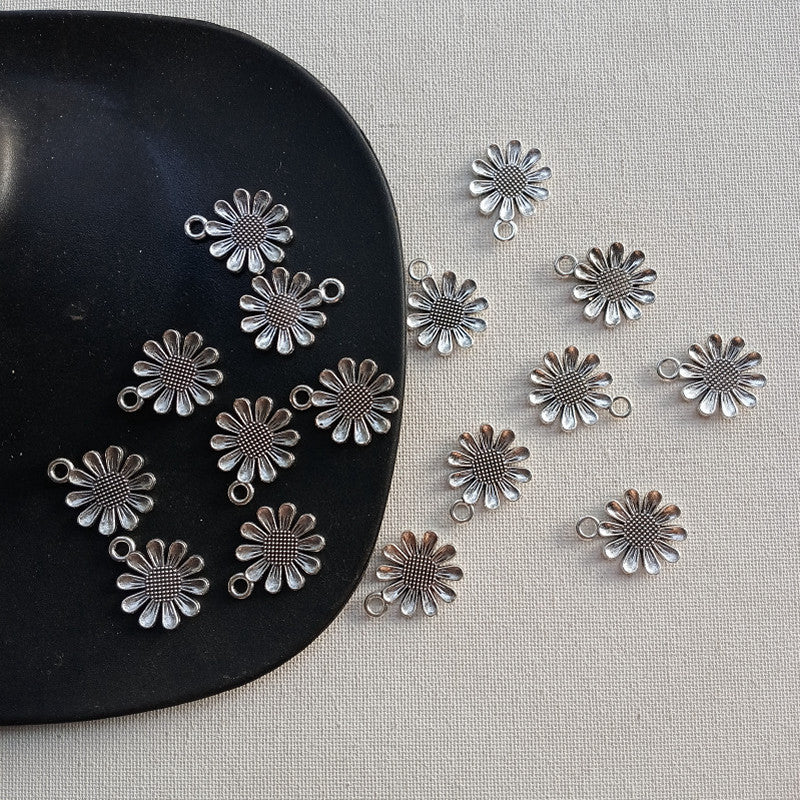 Big Daisy Charm
