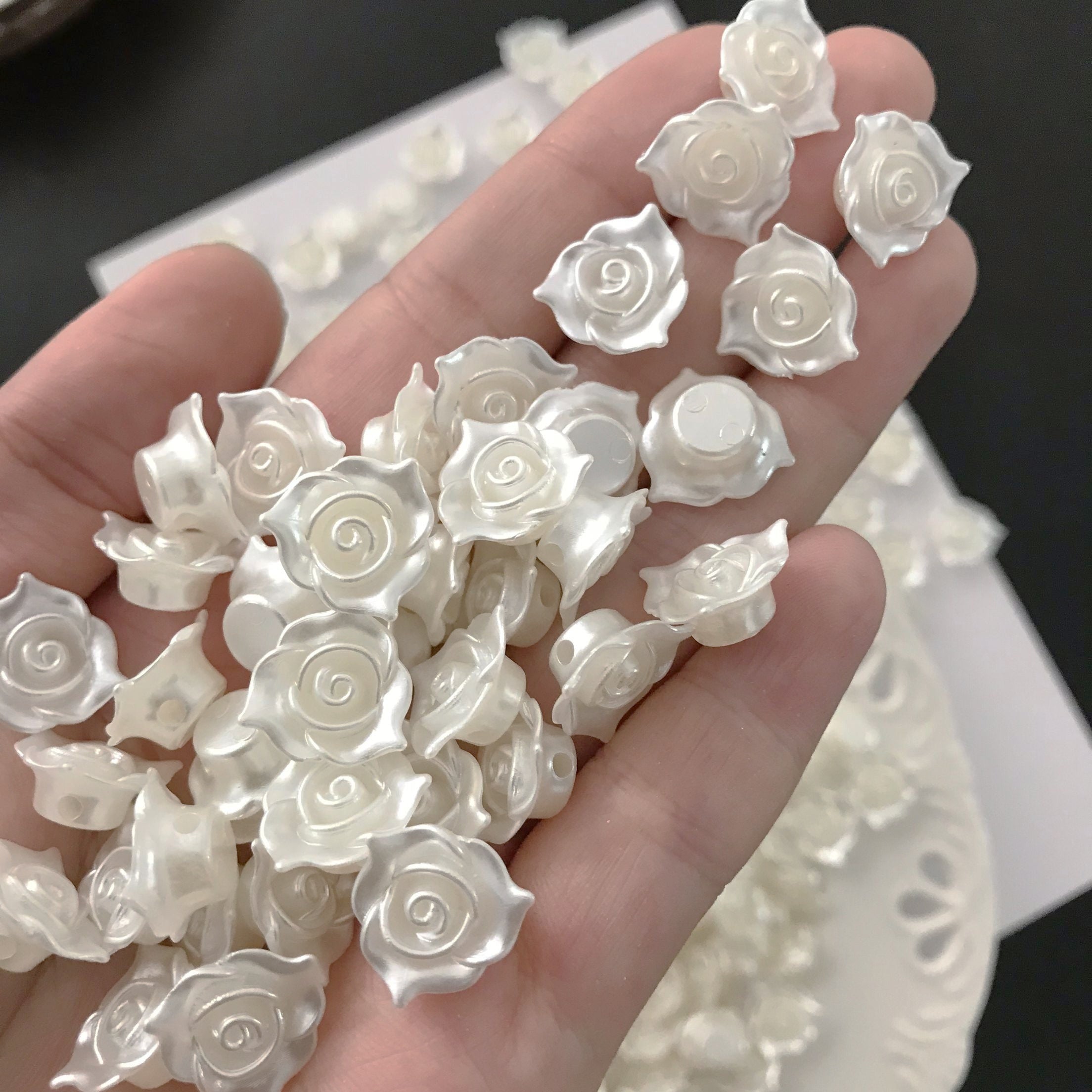 White roses 10 grm