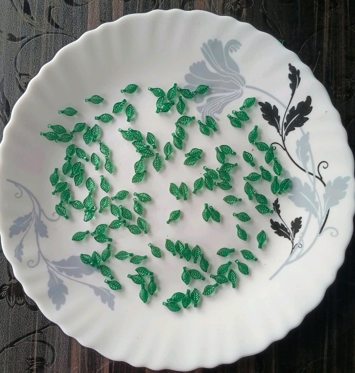 Dark green leaves 10 grm