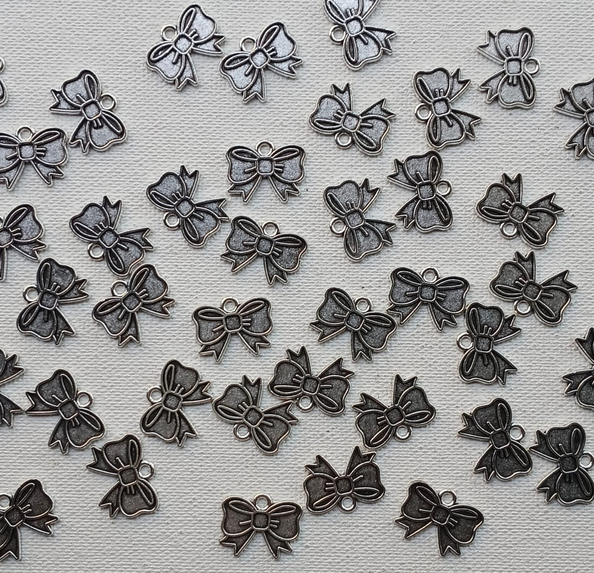 Bow charm
