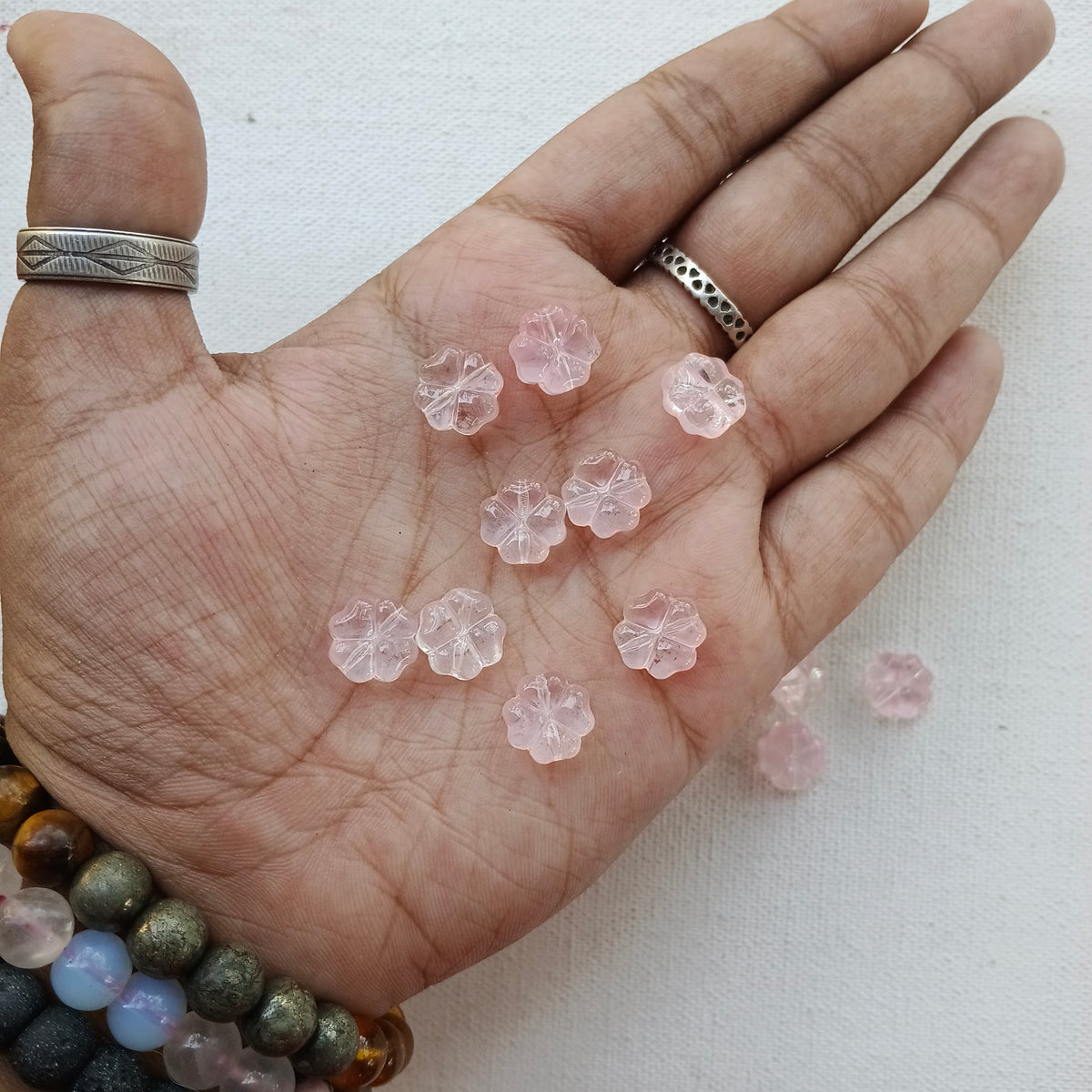 Pink glass clover per piece