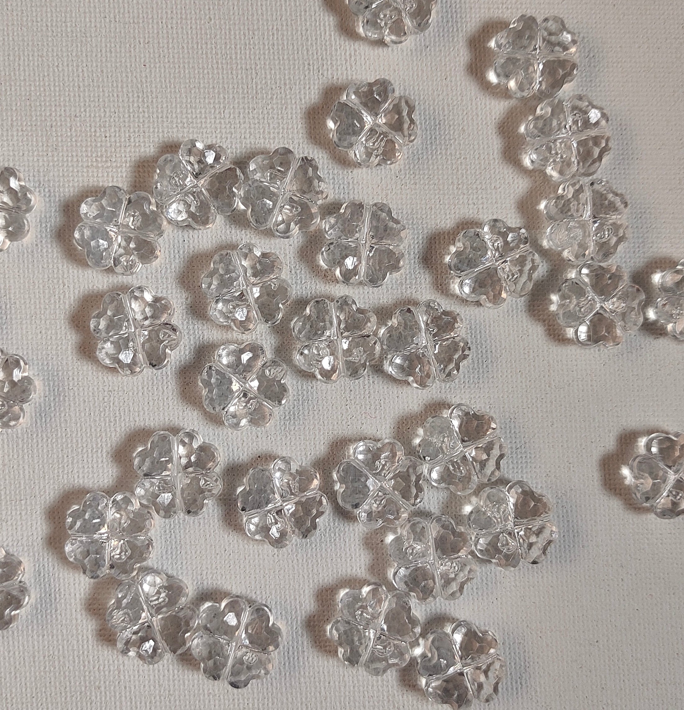 Transparent Clover Per Piece