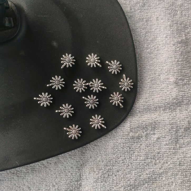 Mini daisy charm
