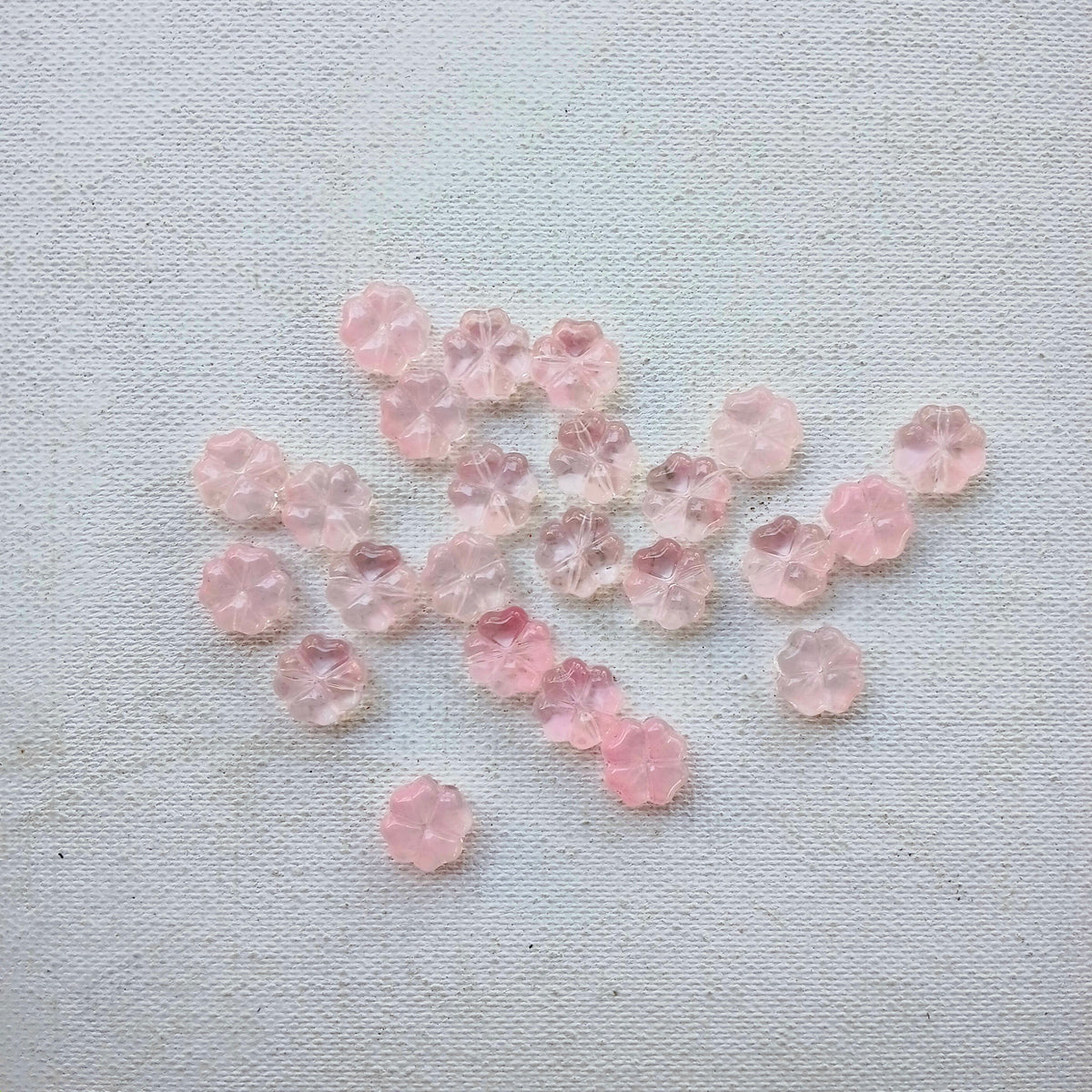 Pink glass clover per piece