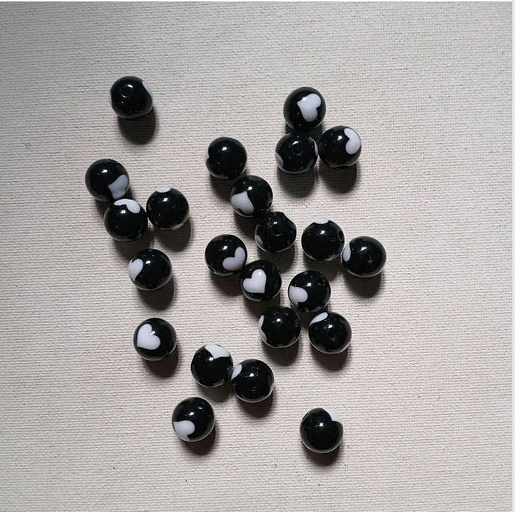 Black round heart beads 10 grm