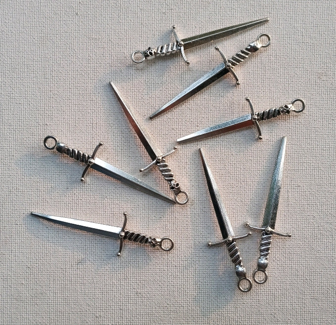 Big sword charm per piece